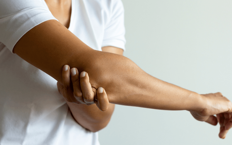 εμφανή συμπτώματα αρθρώσεως των χεριών